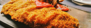 Cachopo de ternera relleno de cebolla caramelizada y queso de cabra