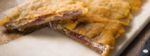Cachopo de jamón serrano y queso Cabrales